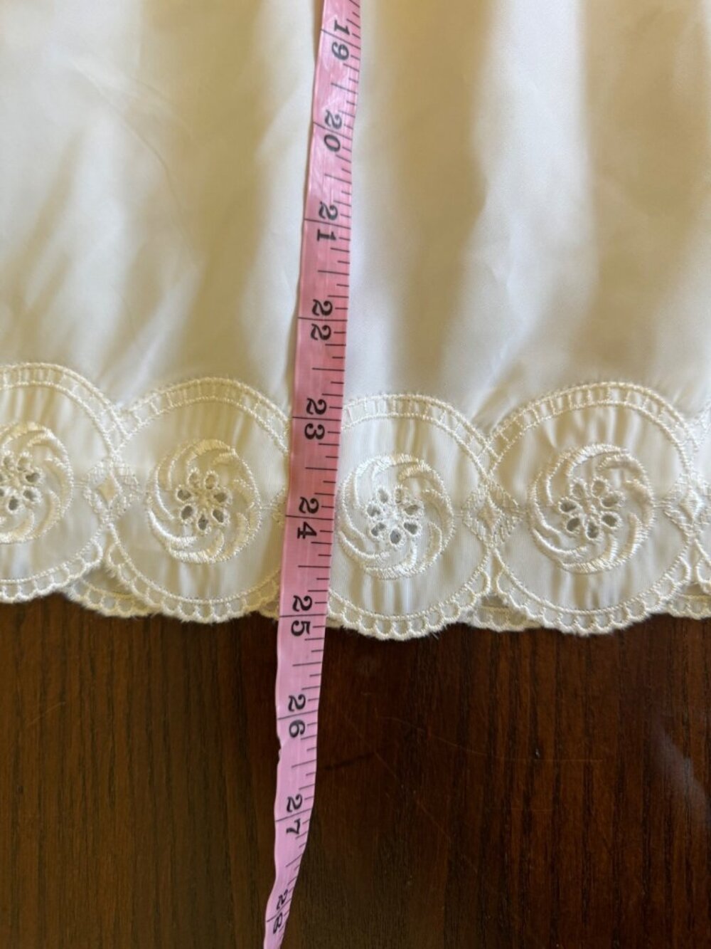 Vintage Skirt Slip Ivory Eyelet Embroidery Hem Side Slit Knee Length Size M/L - Picture 7 of 7